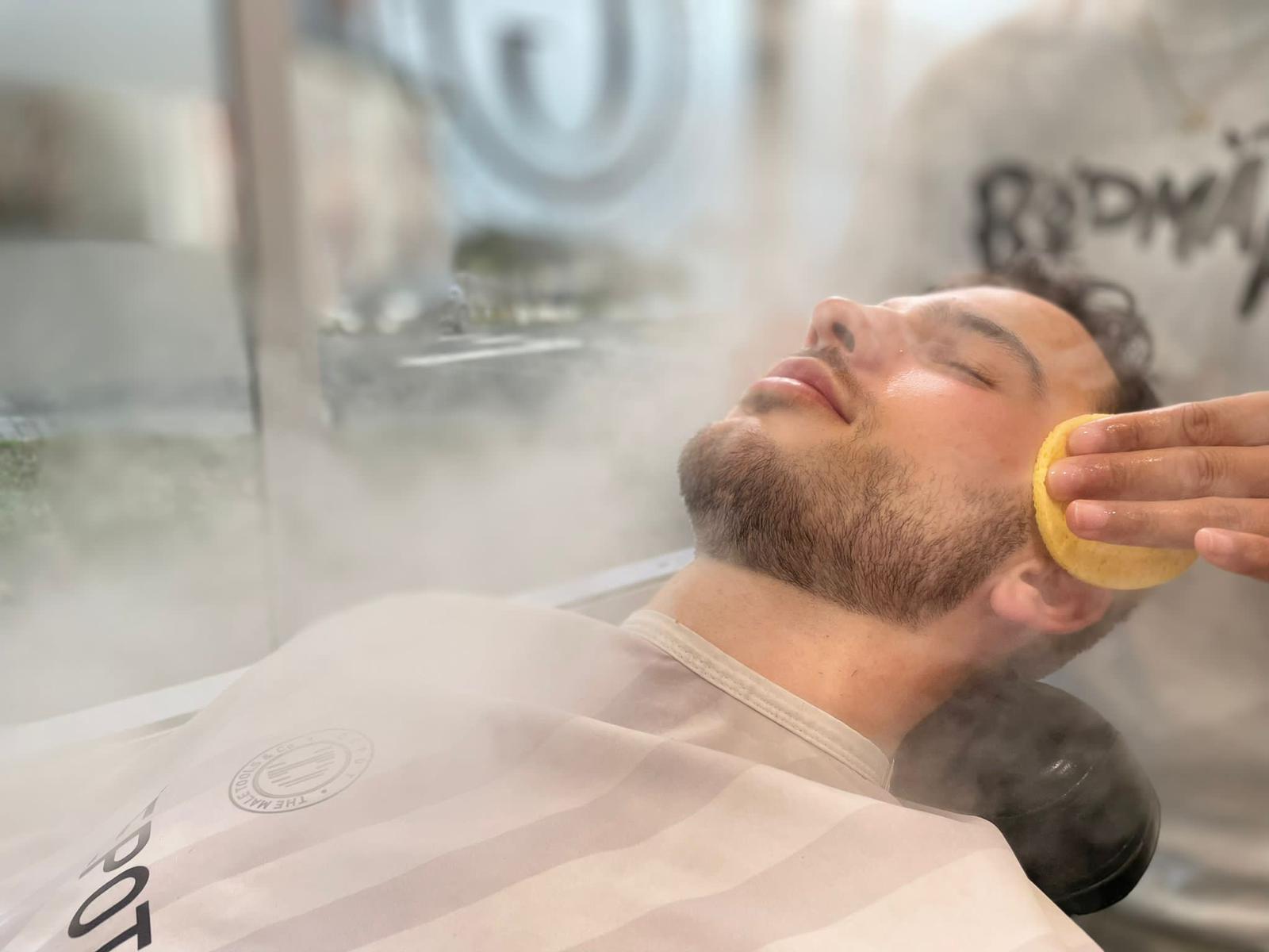 Soin pour homme Mordelles Rémi, gérant du salon de coiffure de Mordelles